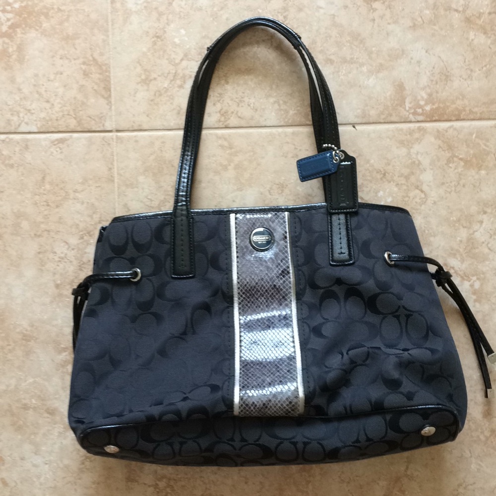 Gently preloved coach bag